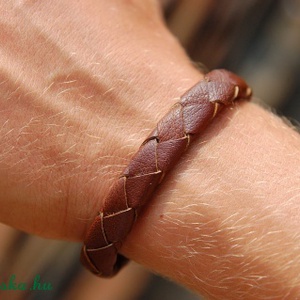  Valódi bőrkarkötő, férfiaknak, lapos négyes fonással, uniszex -  - Meska.hu