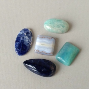 5 db ásvány kaboson ajándék zacskóban 9. - kellékek & szerszámok - gyöngyfűzés kellékek - cabochon - Meska.hu