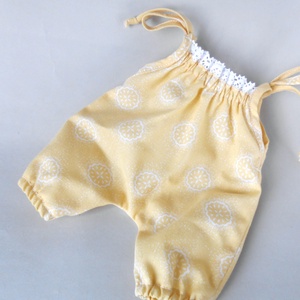Vajsárga napozó, 30-32 cm-s bébi babákra - játék & sport - baba & babaház - babaruha, babakellék - Meska.hu