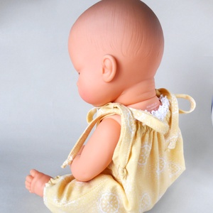 Vajsárga napozó, 30-32 cm-s bébi babákra, Játék & Sport, Baba & babaház, Babaruha, babakellék, Varrás, MESKA