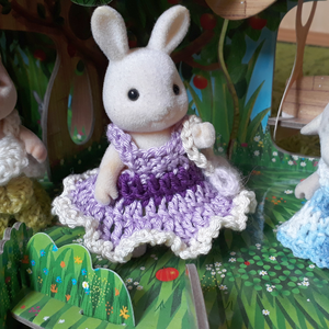 Horgolt ruhácskák Sylvanian állatkáknak - 3 db - játék & sport - baba & babaház - babaruha, babakellék - Meska.hu