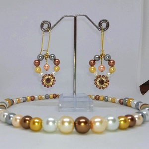 Színes tekla gyögy nyaklánc és fülbevaló szett kristályos medállal - Meska.hu