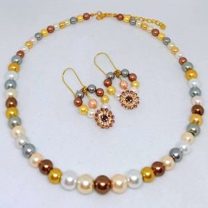 Színes tekla gyögy nyaklánc és fülbevaló szett kristályos medállal - ékszer - ékszerszett - Meska.hu