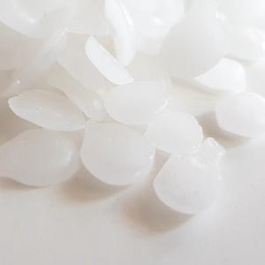 Gyertyaviasz, paraffin pasztilla (1 kg) - kellékek & szerszámok - vegyes alapanyag - Meska.hu