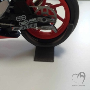 Motor makett / modell keréktámasz - művészet - makett, modell - Meska.hu