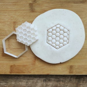 Méhsejt formájú kiszúró � Többféle - otthon & életmód - konyhafelszerelés, tálalás - sütés, főzés - sütikiszúró - Meska.hu