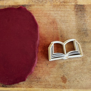 Nyitott könyv sütikiszúró - otthon & életmód - konyhafelszerelés, tálalás - sütés, főzés - sütikiszúró - Meska.hu