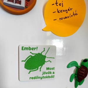 Ember! Most jövök a redőnytokból! - Poloska hűtőmágnes - otthon & életmód - konyhafelszerelés, tálalás - konyhai dekoráció - hűtőmágnes - Meska.hu