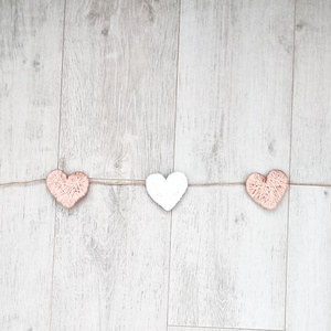 Fonal szív girland dekoráció - otthon & életmód - dekoráció - fali és függő dekoráció - girland, zászlófűzér - Meska.hu
