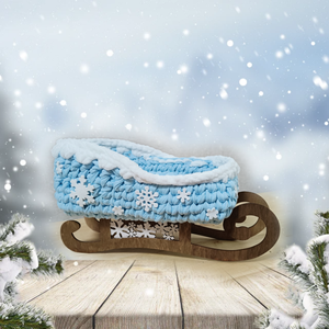 Horgolt szánkó fa alapon - karácsony - karácsonyi lakásdekoráció - karácsonyi lakásdíszek - Meska.hu