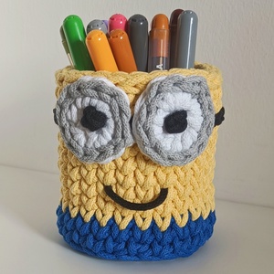 Minion horgolt ceruzatartó - otthon & életmód - papír, írószer - tolltartó & ceruzatekercs - Meska.hu