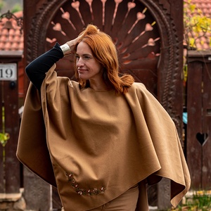 Szervető-jászsági tulipán kámzsa nélüli poncsó - bézs - Meska.hu