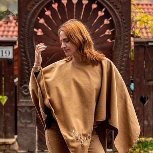 Szervető-jászsági tulipán kámzsa nélüli poncsó - bézs - ruha & divat - női ruha - poncsó - Meska.hu