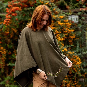 Szervető-jászsági tulipán kámzsa nélüli poncsó - zöld - ruha & divat - női ruha - poncsó - Meska.hu