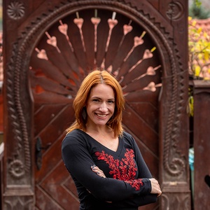 Szervető-jászsági V hosszú ujjú - fekete-piros - ruha & divat - női ruha - póló, felső - Meska.hu