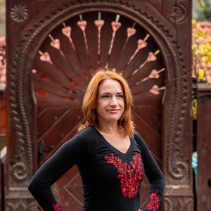 Szervető-jászsági V hosszú ujjú - fekete-piros - ruha & divat - női ruha - póló, felső - Meska.hu