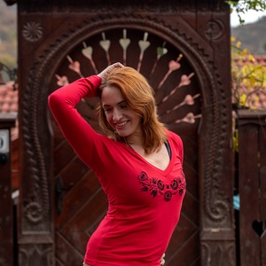 Szervető-matyó V hosszú ujjú - piros - ruha & divat - női ruha - póló, felső - Meska.hu