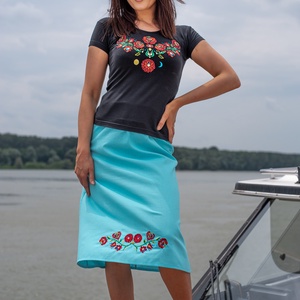 Szervető-matyó indás V póló - fekete - ruha & divat - női ruha - póló, felső - Meska.hu