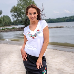 Szervető-kalocsai V póló - fehér - ruha & divat - női ruha - póló, felső - Meska.hu