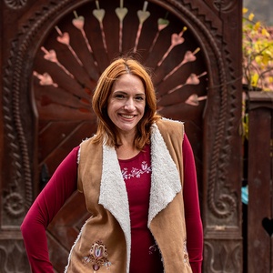 Szervető-jászsági tulipán irha mellény - cappuccino - Meska.hu