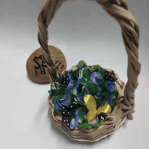 Selyem virág kosárban, Otthon & Életmód, Dekoráció, Asztal és polc dekoráció, Asztaldísz, Újrahasznosított alapanyagból készült termékek, Fonás (csuhé, gyékény, stb.), MESKA