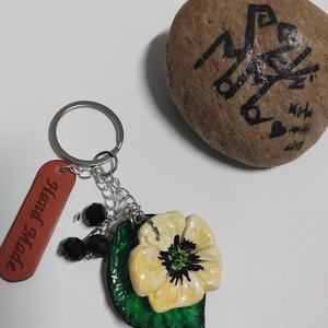 PoToDoRa � Kézműves agyagvirágos kulcstartó/táskadísz vintage dísztokban - Meska.hu