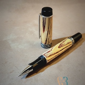 Egyedi rollerball.  Kőris fából.  - otthon & életmód - papír, írószer - ceruza & toll - Meska.hu