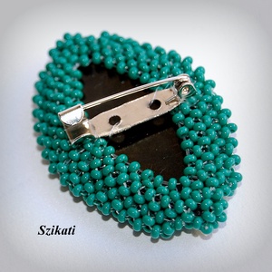 Zöld gyöngyfűzött kitűző - ékszer - kitűző és bross - Meska.hu