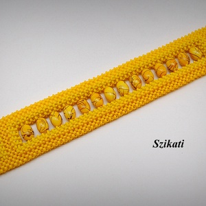 Sárga gyöngyfűzött karkötő - ékszer - karkötő - széles karkötő - Meska.hu