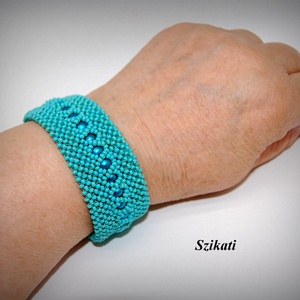 Türkiz fémmentes gyöngyfűzött karkötő pávakék teklagyönggyel - ékszer - karkötő - gyöngyös karkötő - Meska.hu Türkiz fémmentes gyöngyfűzött karkötő pávakék teklagyönggyel - ékszer - karkötő - gyöngyös karkötő - Meska.hu