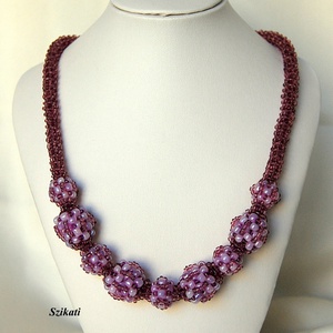 Lila gyöngyfűzött nyaklánc - Meska.hu