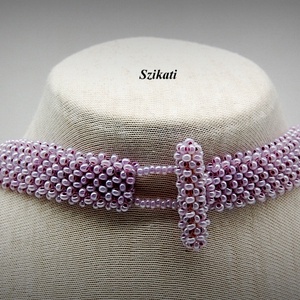 Lila fémmentes gyöngyfűzött nyakék - ékszer - nyaklánc - statement nyaklánc - Meska.hu