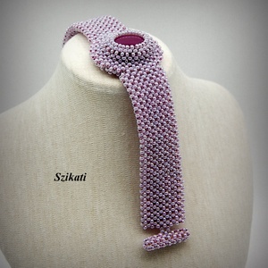 Lila fémmentes gyöngyfűzött karkötő - ékszer - karkötő - gyöngyös karkötő - Meska.hu