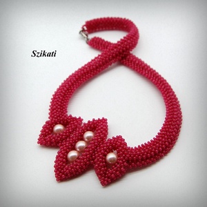 Mályva színű gyöngyfűzött nyakék - ékszer - nyaklánc - gyöngyös nyaklánc - Meska.hu