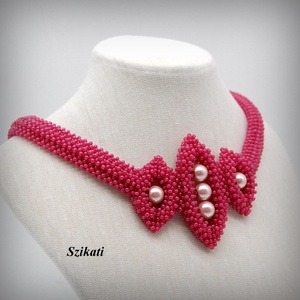 Mályva színű gyöngyfűzött nyakék - ékszer - nyaklánc - gyöngyös nyaklánc - Meska.hu