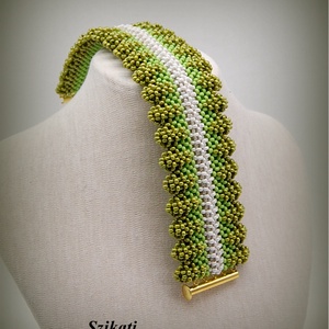 Zöld - fehér széles gyöngyfűzött karkötő - Meska.hu