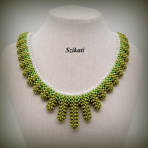 Zöld fémmentes gyöngyfűzött nyakék - Meska.hu