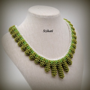 Zöld fémmentes gyöngyfűzött nyakék - ékszer - nyaklánc - statement nyaklánc - Meska.hu