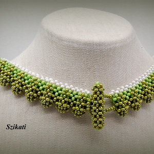 Zöld fémmentes gyöngyfűzött nyakék - ékszer - nyaklánc - statement nyaklánc - Meska.hu