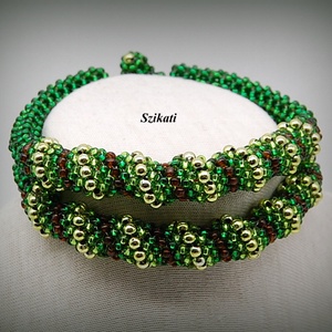 Kétsoros zöld fémmentes gyöngyfűzött karkötő - Meska.hu