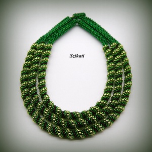 Zöld többsoros gyöngyfűzött nyakék - ékszer - nyaklánc - statement nyaklánc - Meska.hu
