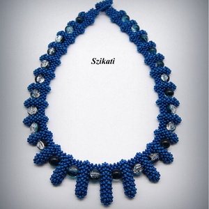 Kék fémmentes gyöngyfűzött nyakék - ékszer - nyaklánc - gyöngyös nyaklánc - Meska.hu