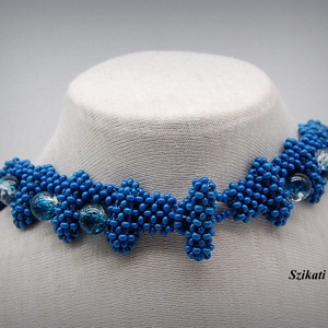 Kék fémmentes gyöngyfűzött nyakék - ékszer - nyaklánc - gyöngyös nyaklánc - Meska.hu