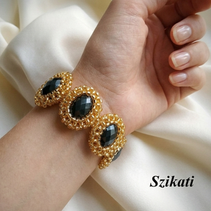 Elegáns arany fémmentes gyöngyfűzött karkötő - Meska.hu