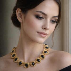 Elegáns arany fémmentes gyöngyfűzött nyakék - Meska.hu