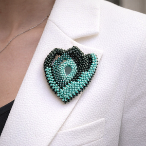 Zöld gyöngyfűzött kitűző - Meska.hu