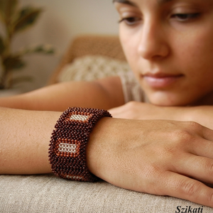 Barna széles gyöngyfűzött karkötő - Meska.hu