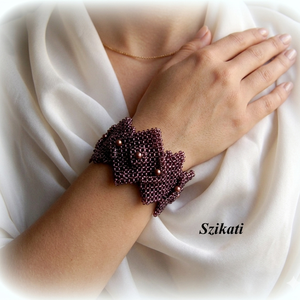 Padlizsánlila fémmentes gyöngyfűzött karkötő - Meska.hu