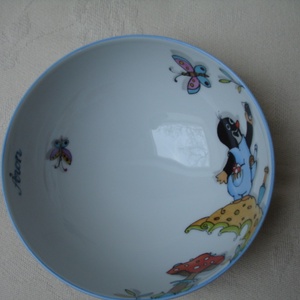 Gyermek porcelán étkészlet kisvakondos mintával, kézzel festett egyedi darab monogrammal - otthon & életmód - konyhafelszerelés, tálalás - tálalás - tányér & étkészlet - Meska.hu