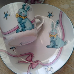 Nyuszis mintával festett porcelán gyermek étkészlet - otthon & életmód - konyhafelszerelés, tálalás - tálalás - bögre & csésze - Meska.hu